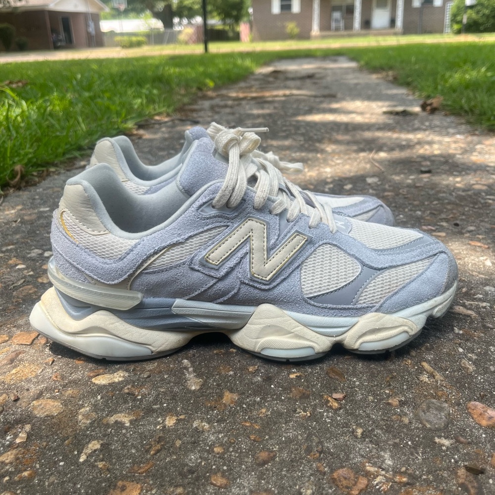 New Balance 9060 Sz 9 Mens